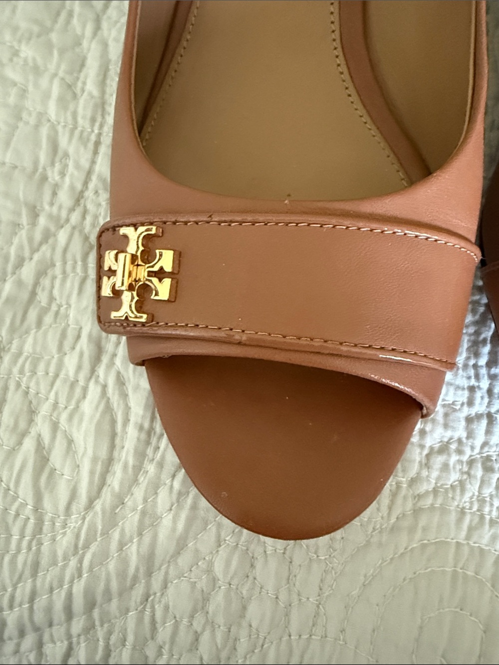 Tory Burch Tan Leather Open-Toe Heels with Gold Logo - Picture 2 of 5